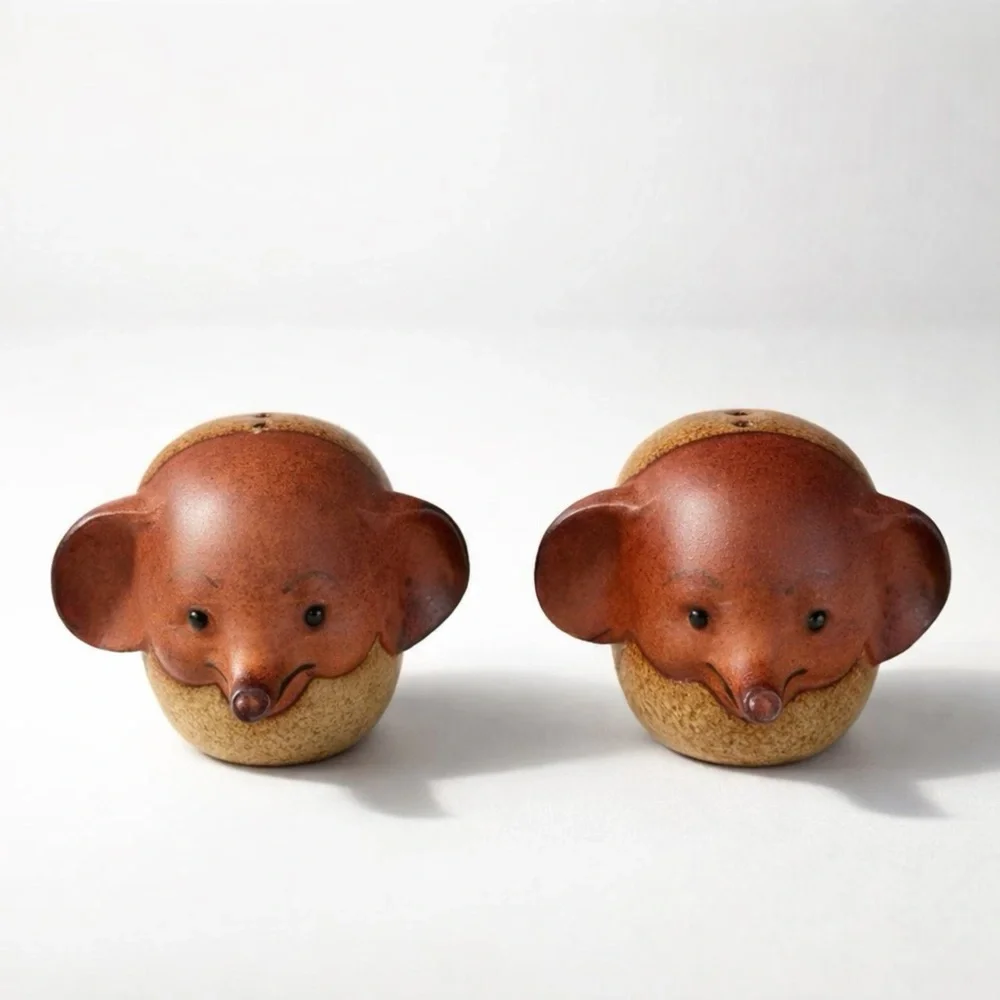 VINTAGE UCTCI CERAMIC ELEPHANT SALT/PEPPER SHAKERS WHIMSICAL STONEWARE‎ POTTERY